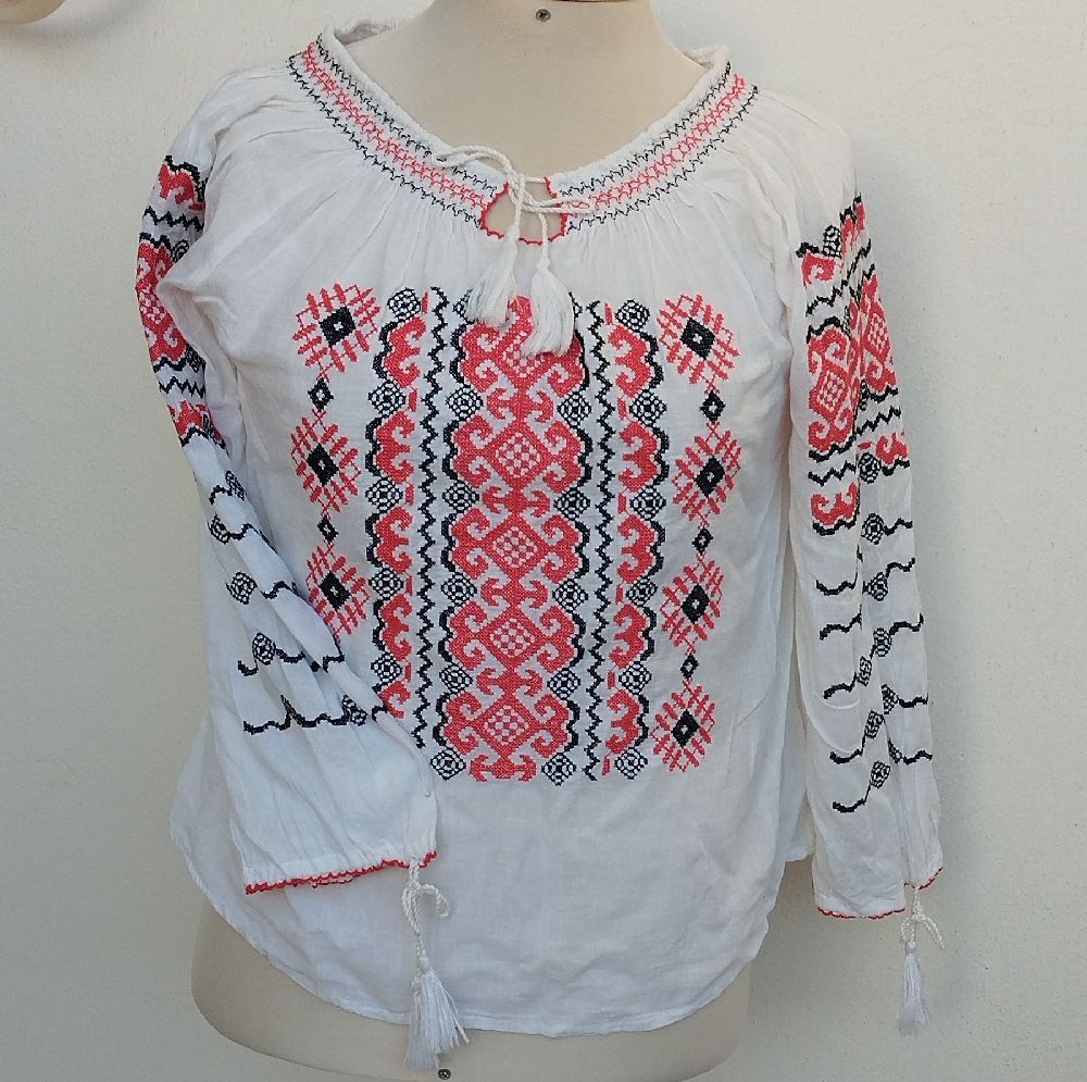 Blouse brodée