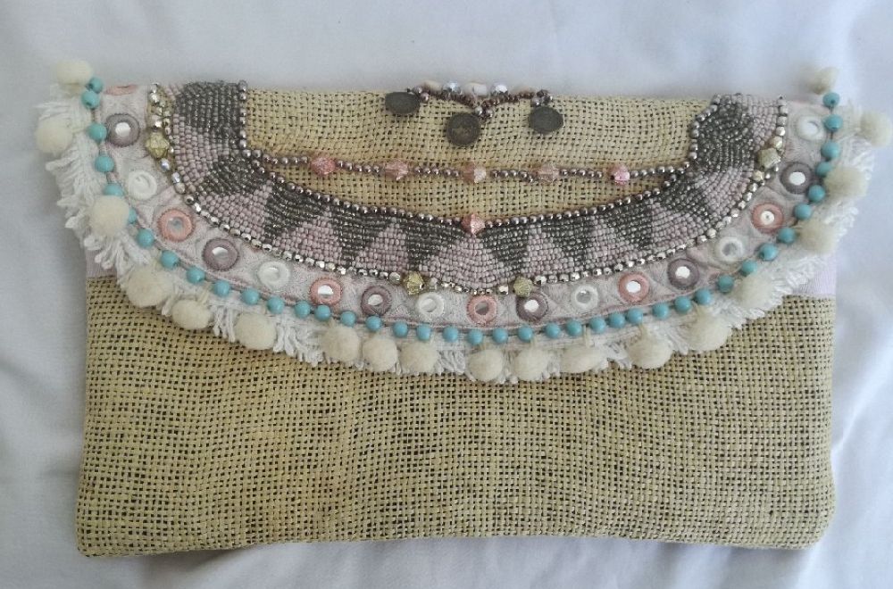 pochette brodée 1