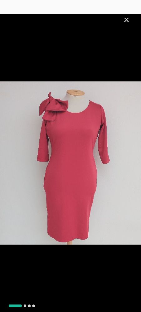 Robe rouge moulante