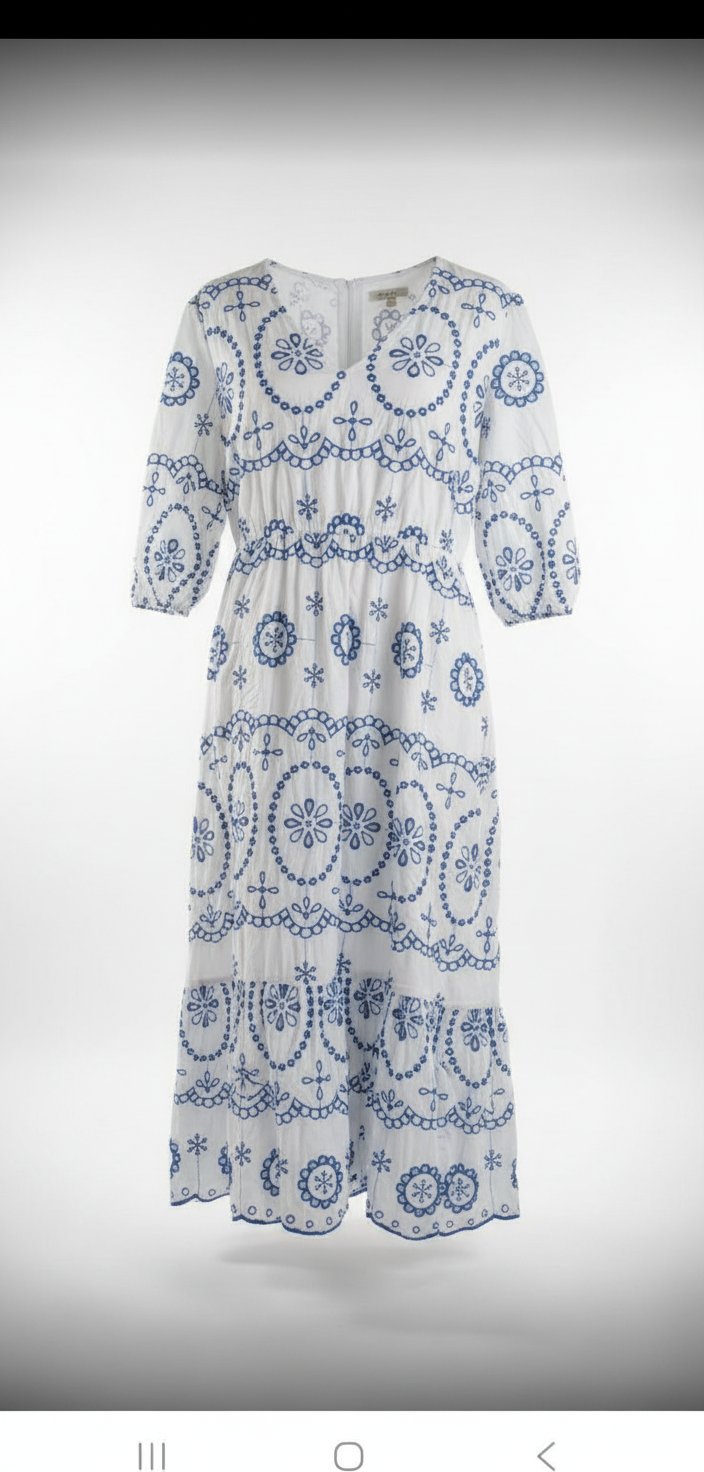 Robe brodée blanc bleu