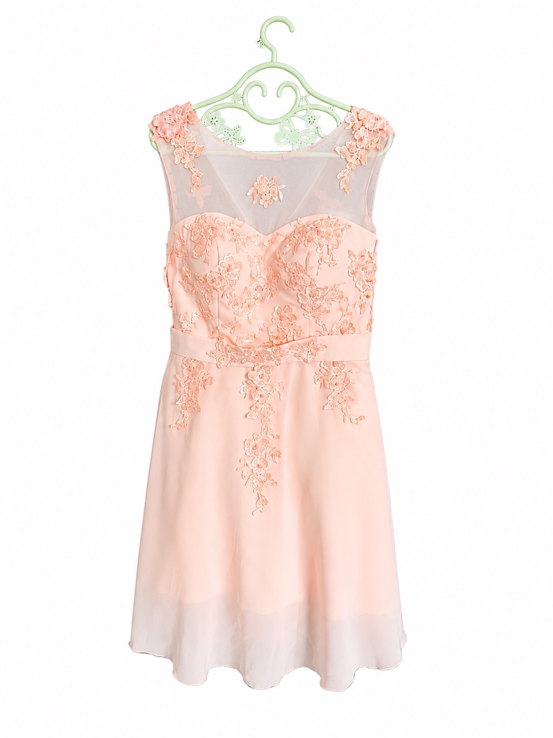 Une robe rose poudré