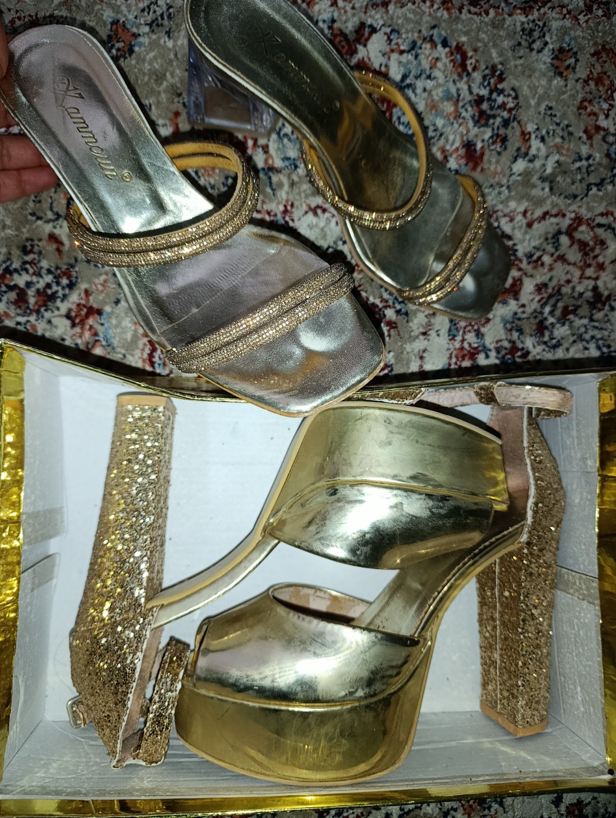 Sandales à talon doré taille 37