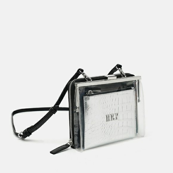 Un petit sac à bandoulière zara en cuir effet crocodile en relief métallisé