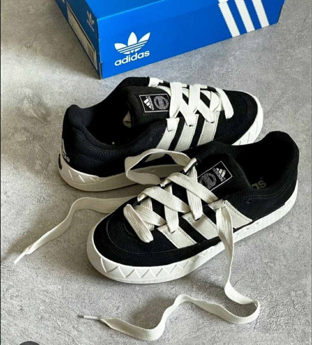 Basckets adidas noire pointure 41