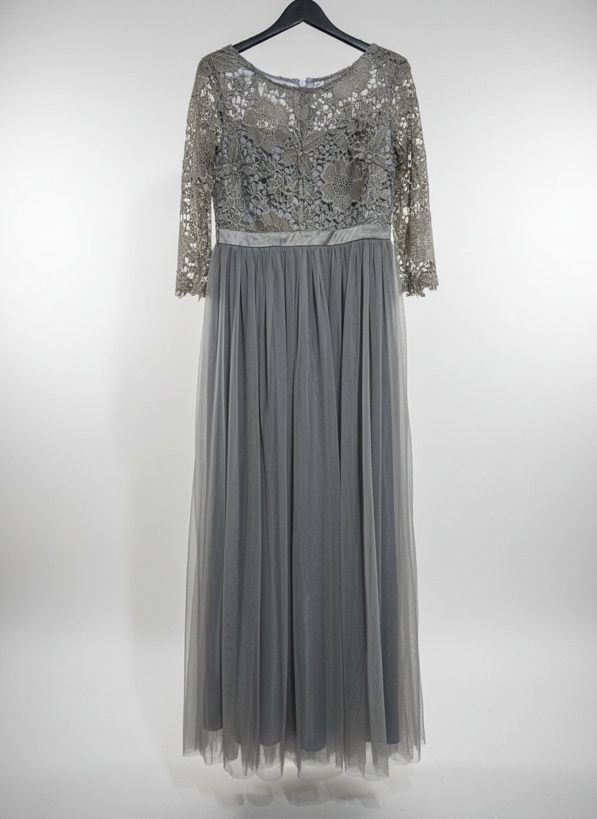 ​Robe de Soirée Neuve avec Étiquette – Gris Argenté & Tulle