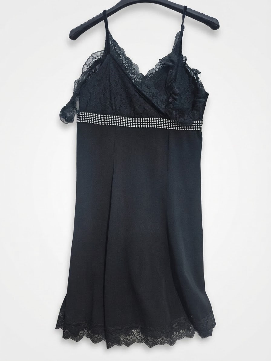 Robe courte noire élégante en dentelle & strass 
