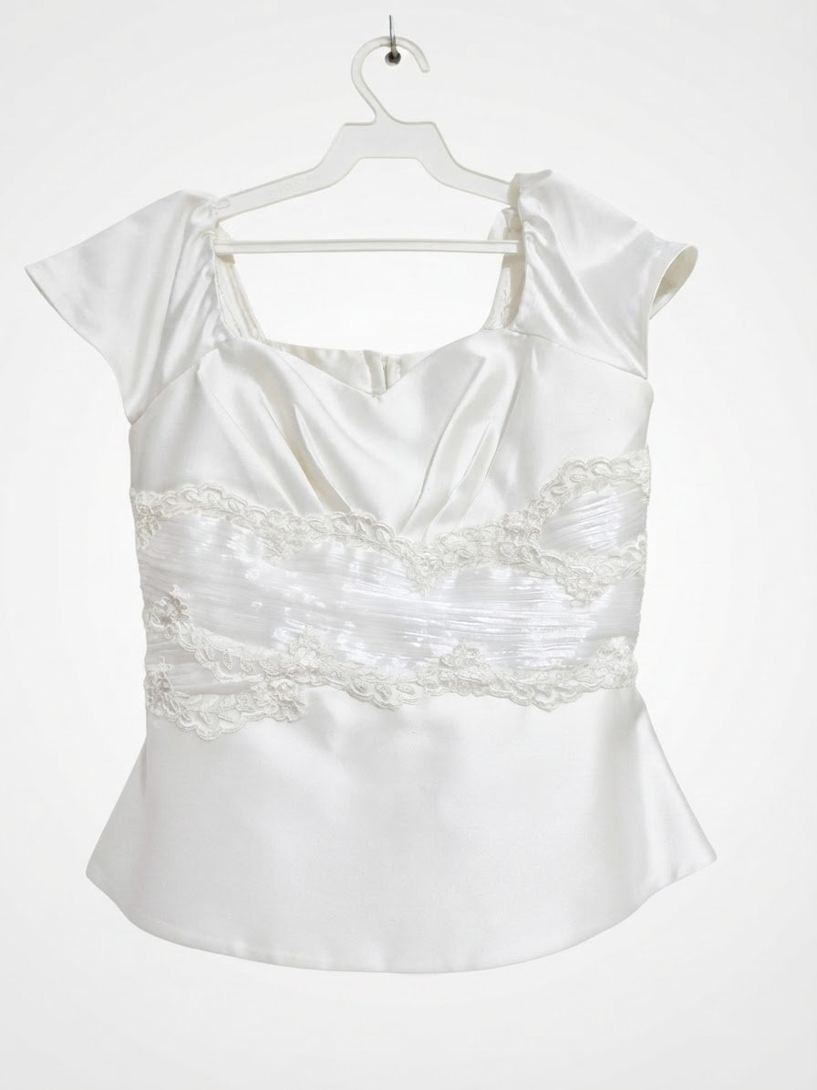 ​Ensemble Tailleur 2 Pièces Satiné Blanc / Ivoire – Bustier & Pantalon Chic