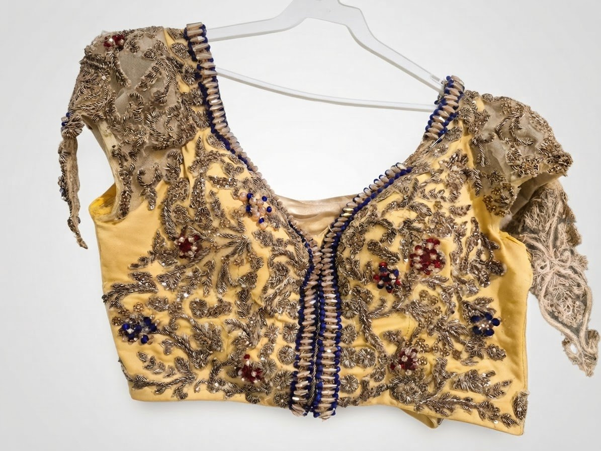 Ensemble Traditionnel 2 Pièces Jaune Mousse – Bustier Brodé / Perlé & Jupe Longue Travaillée