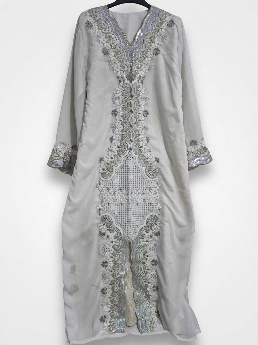 Robe / Caftan Blanc de Soirée Traditionnel – Broderies & Paillettes Orientales