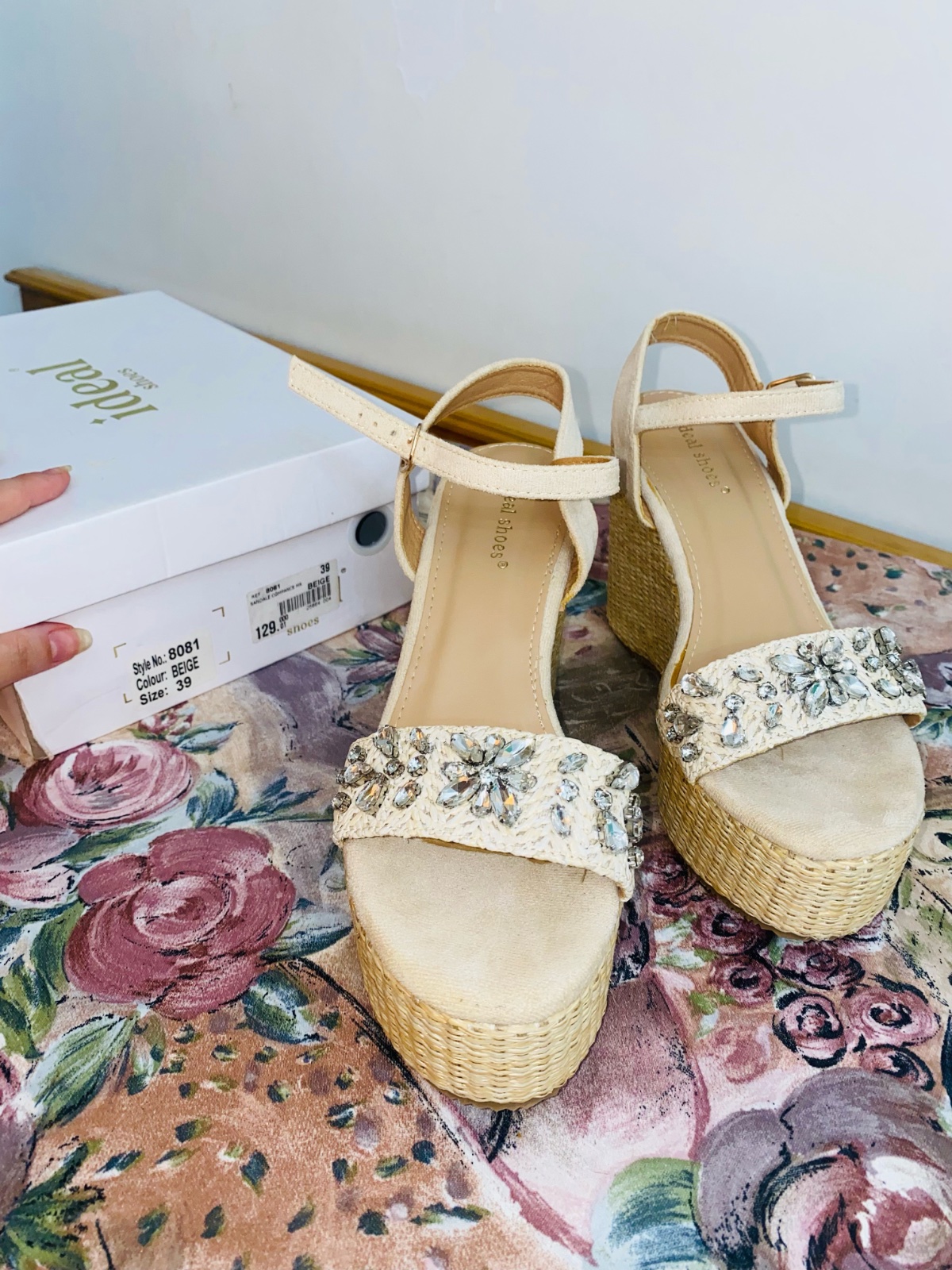 Sandales compensées pour femme de la marque Ideal Shoes Neuves jamais portées