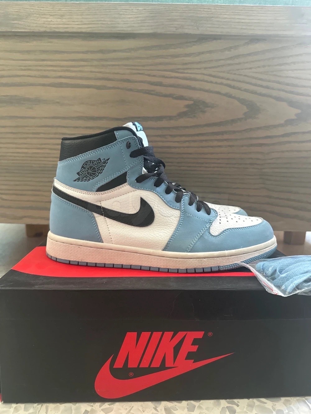 Nike jordan 1 university blue 