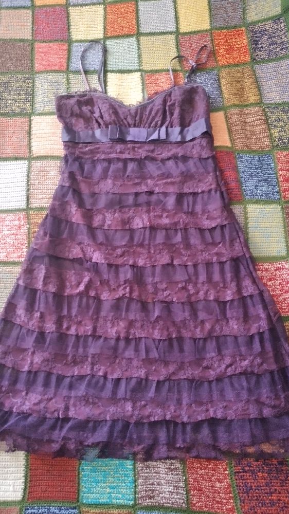 robe mauve à volants 