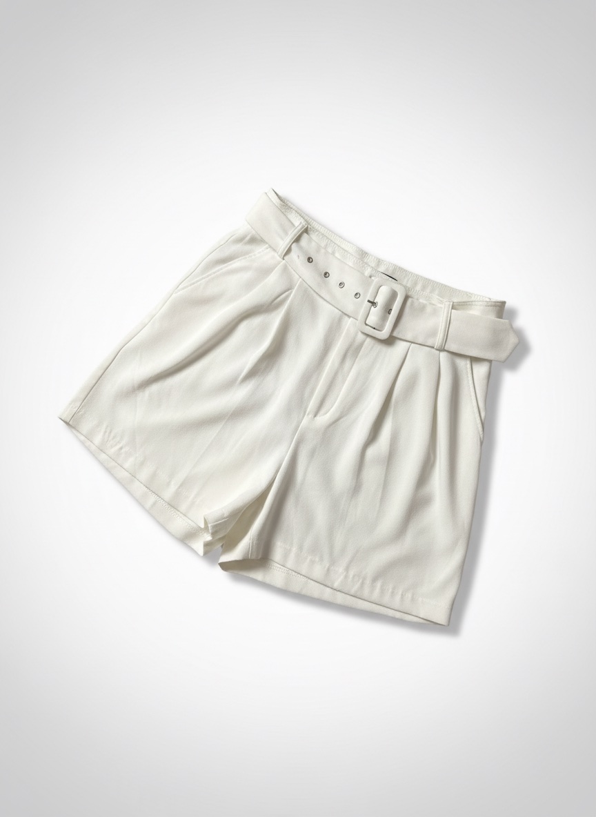 Short stradivarius en blanc