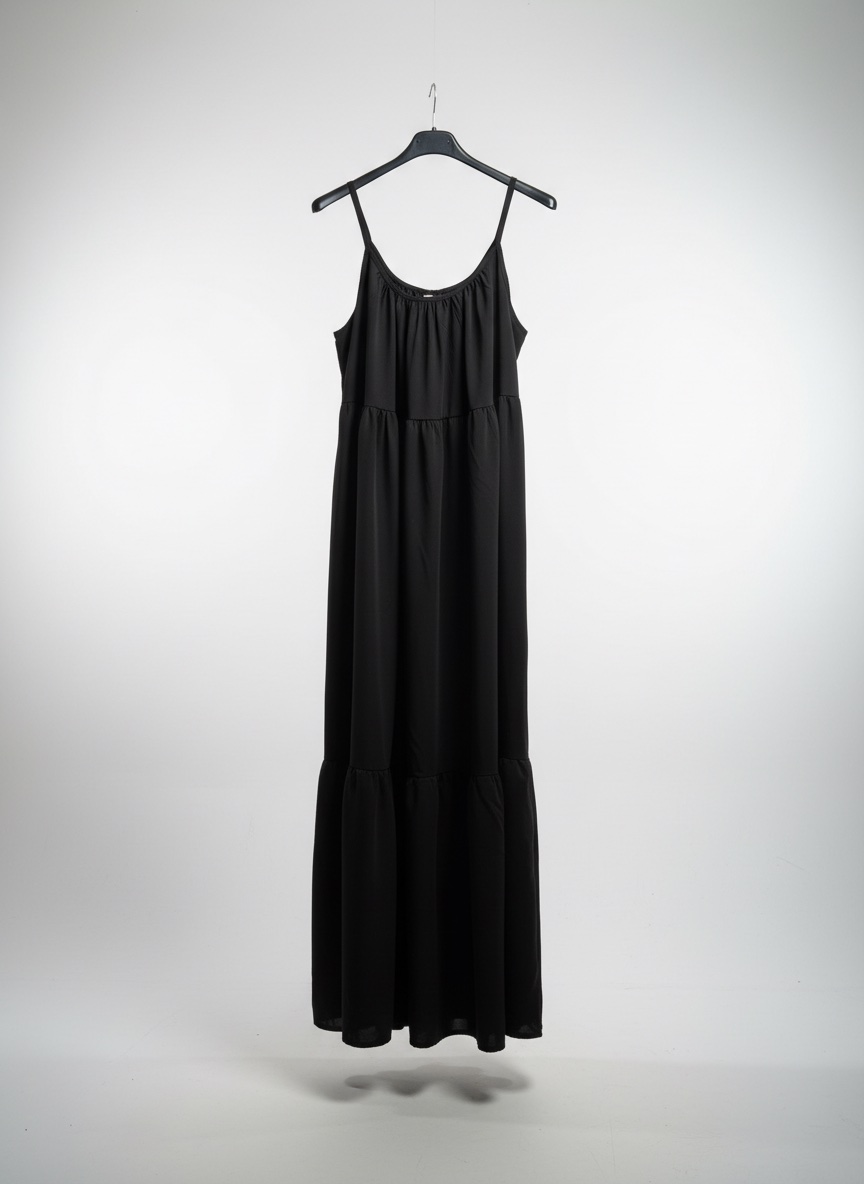 Robe longue bretelles en noir jamais porté 