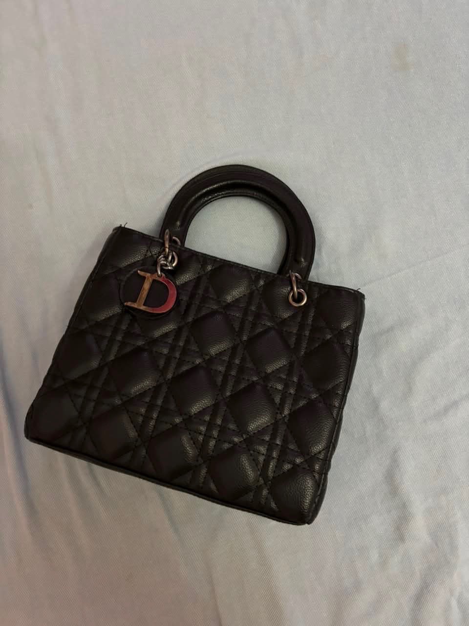 Sac en noir modele Dior