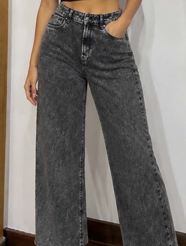Jean wide leg gris foncé avec deux top gratuit