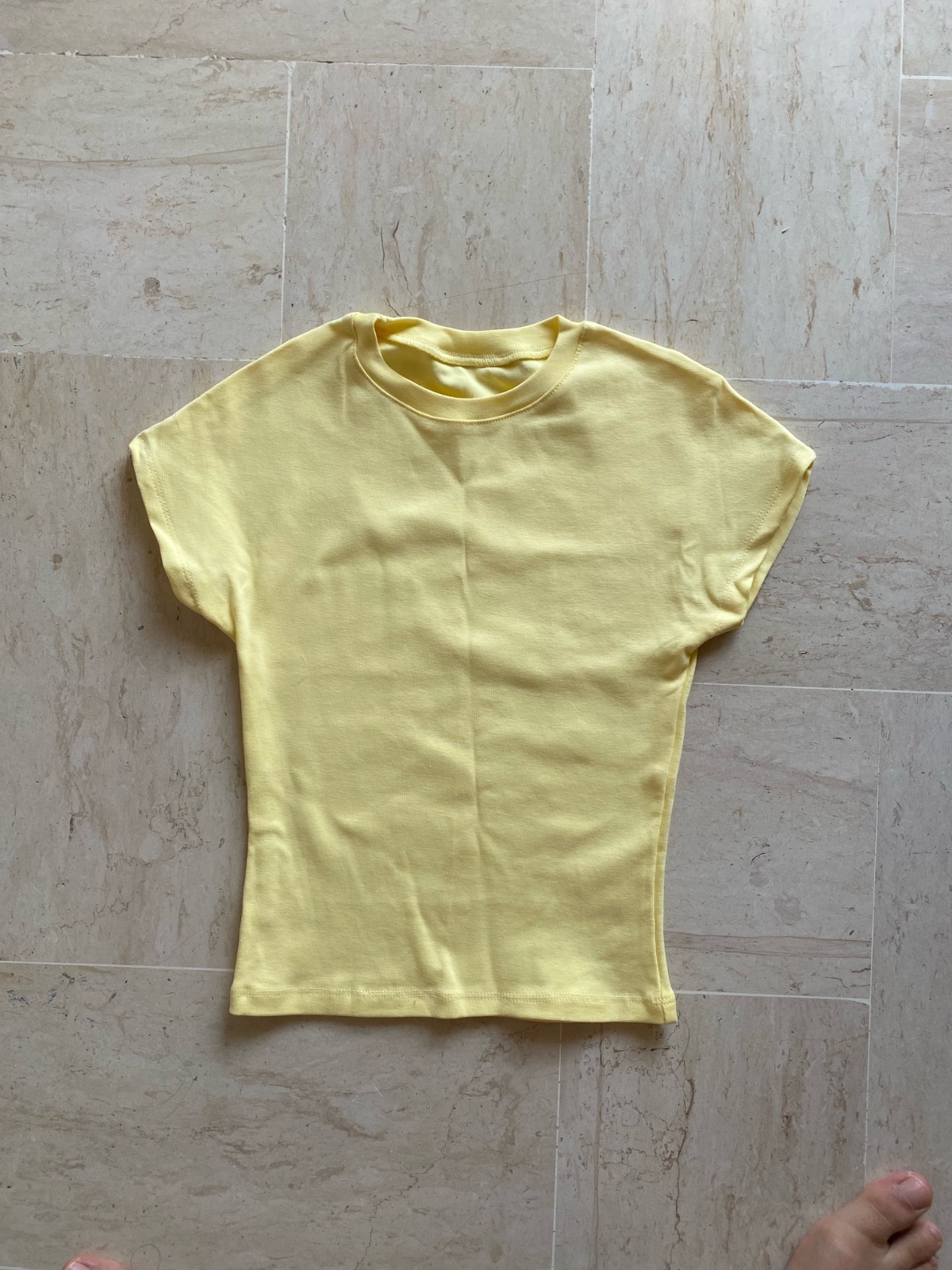 T-shirt jaune pastel✨✨