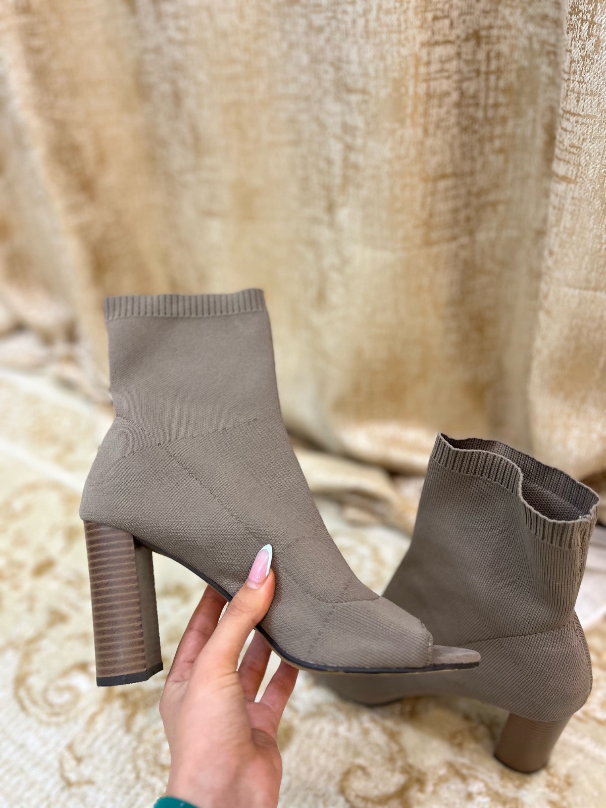 Bottines avec un style effet chaussette