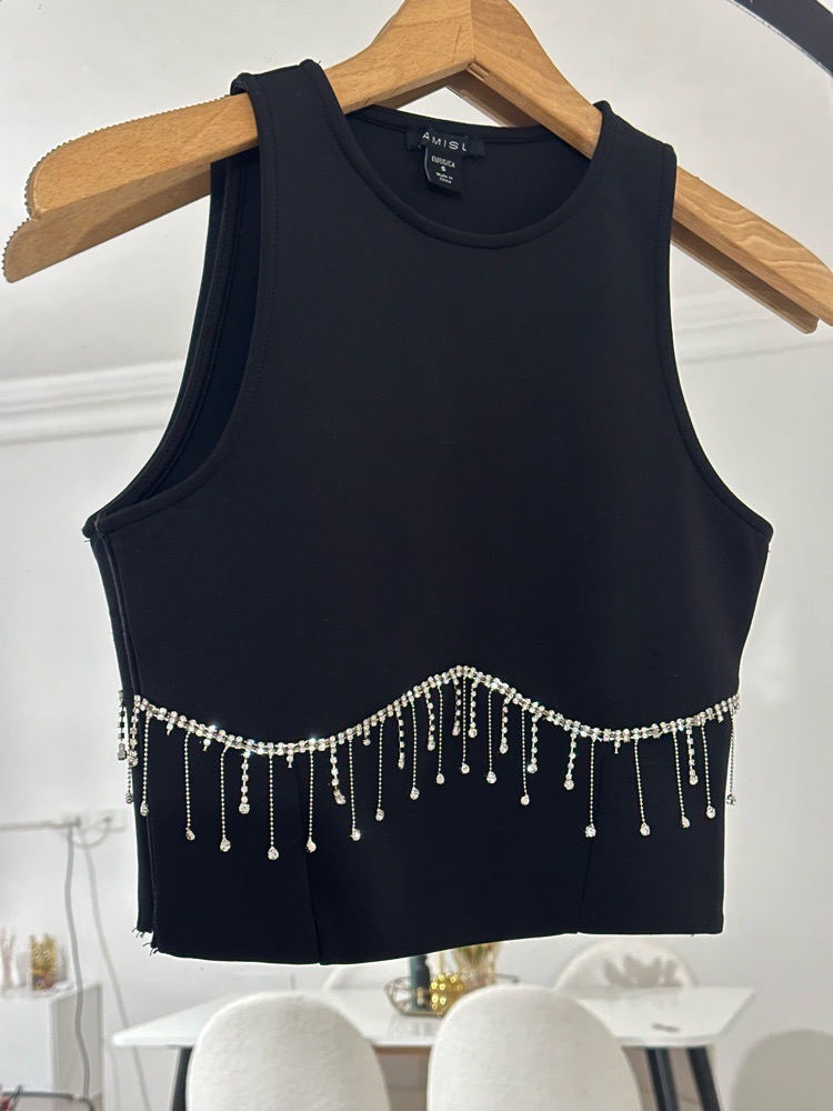 Un crop top noir