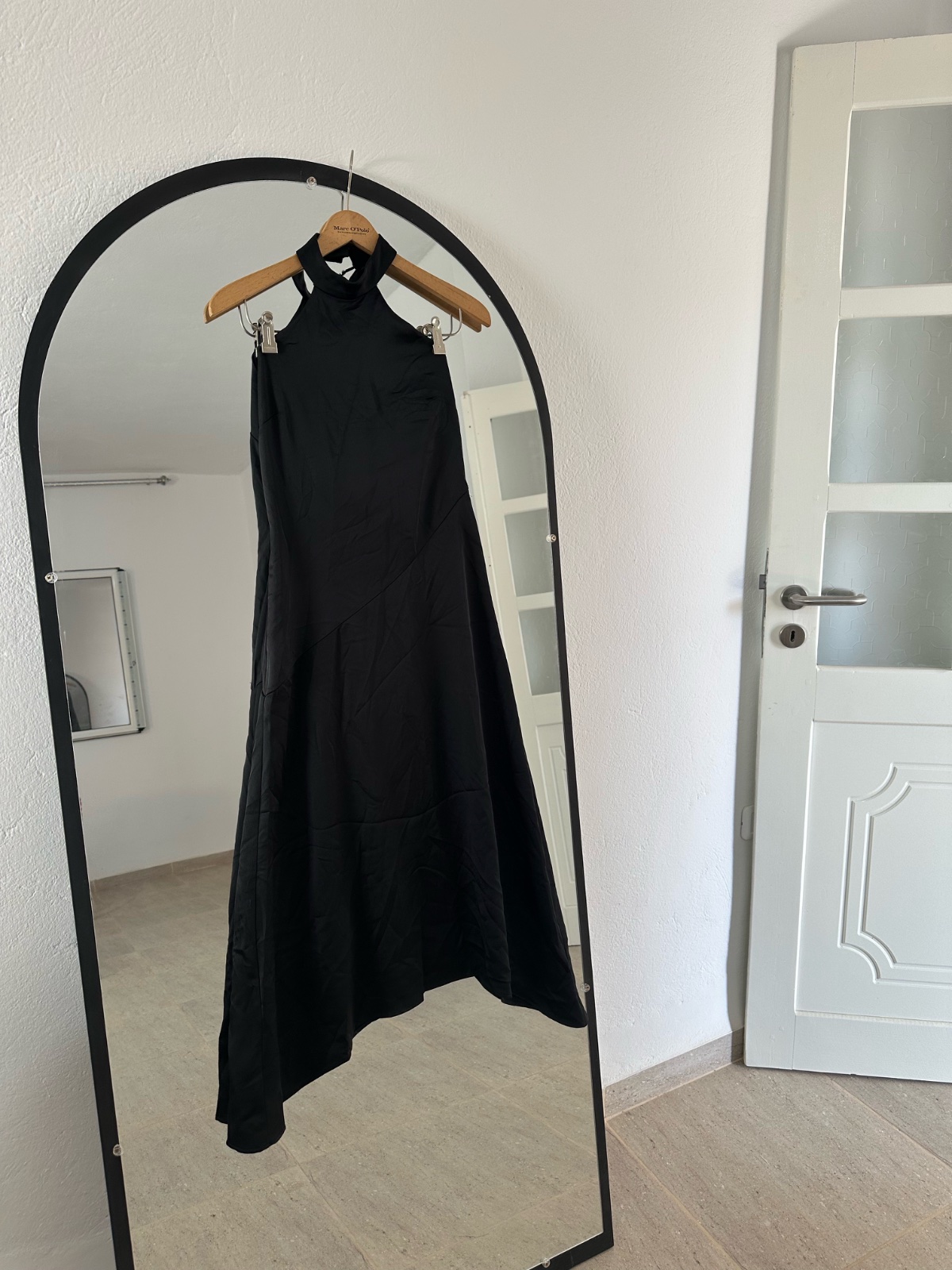 Robe noire satin