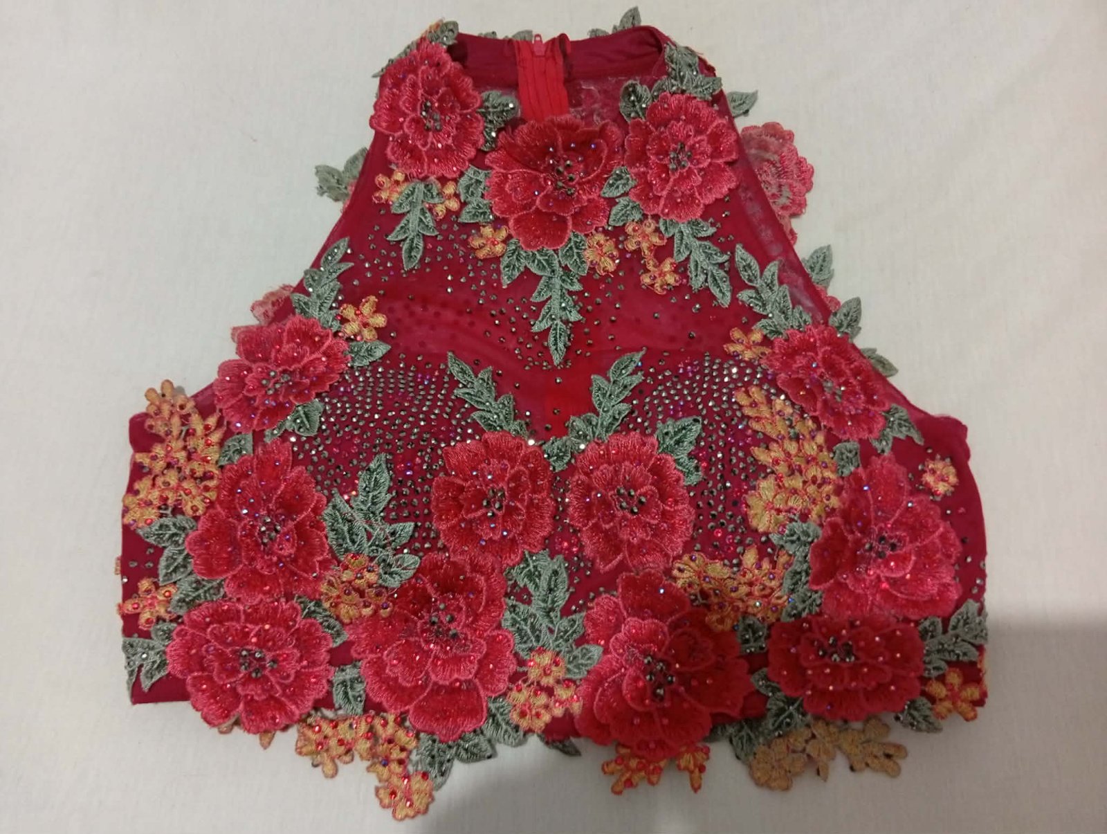 Tenue de soirée rouge brodée – Taille M