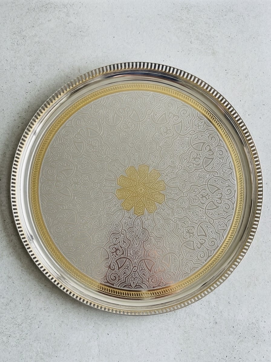 Plateau de service rond argenté et doré - Motif gravé