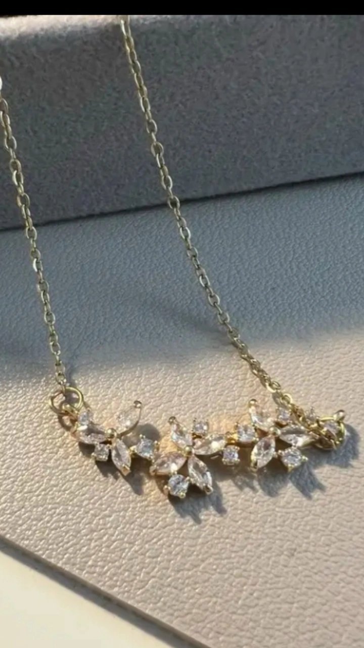 Collier fleurs en doré en acier inoxydable 
