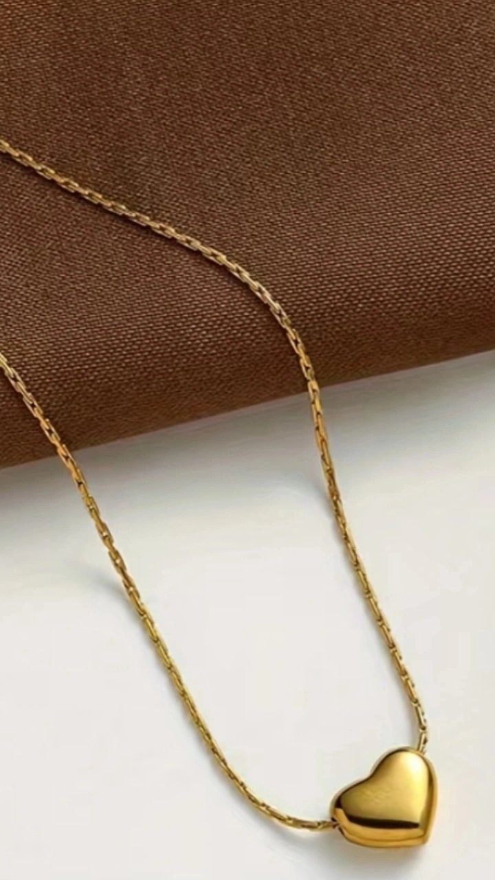 Collier cœur en doré, NEUF 