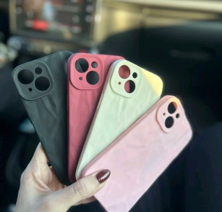2 Phone cases dispo pour iPhone 13 