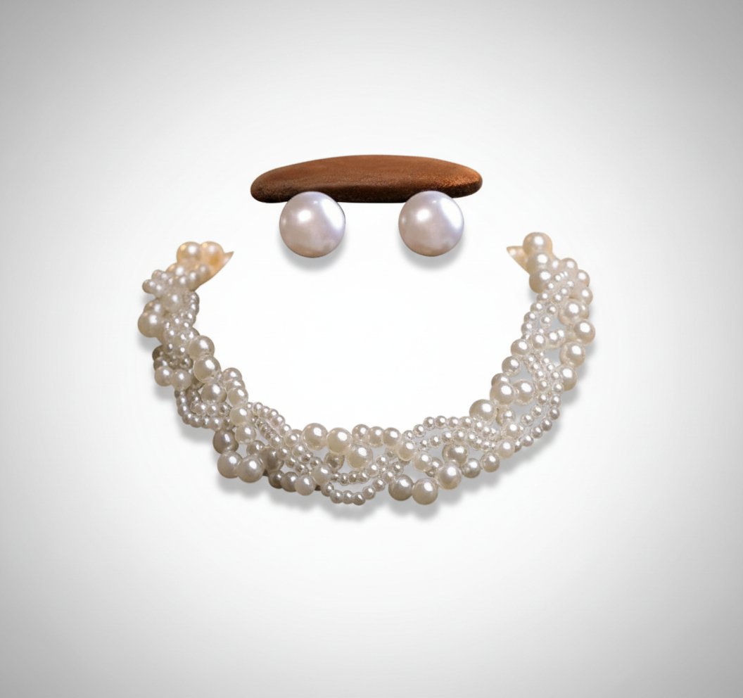 Parure en perles ( collier + boucles d'oreilles) 