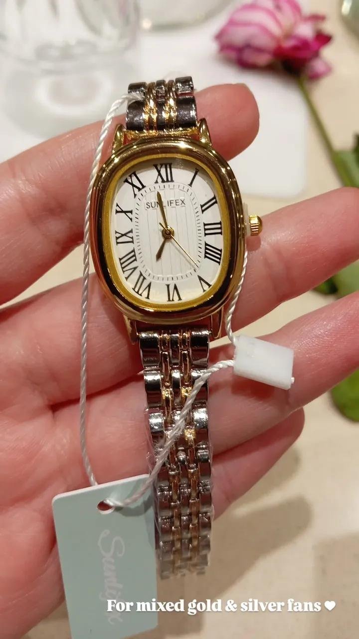Montre neuf avec étiquette en acier inoxydable 