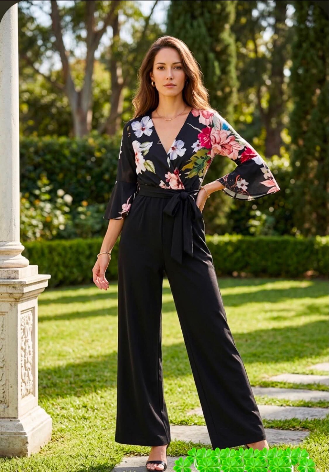 Combinaison pantalon a motif floral avec des manches évasée