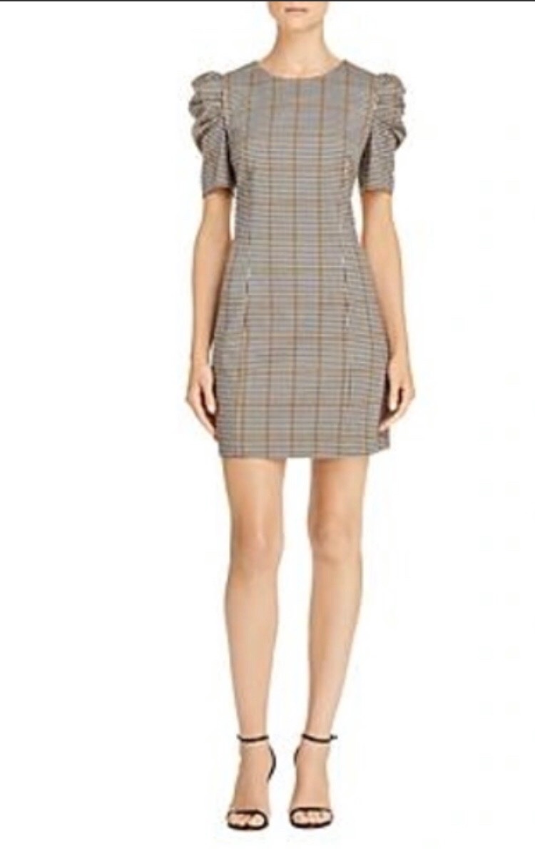 Robe a carreaux avec  des manches bouffantes
