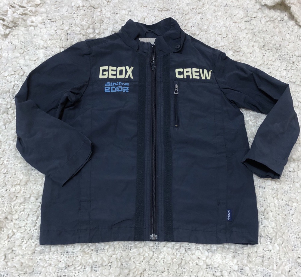 Jolie blouson Geox en trés bonne etat  5ans meme plus💙💙