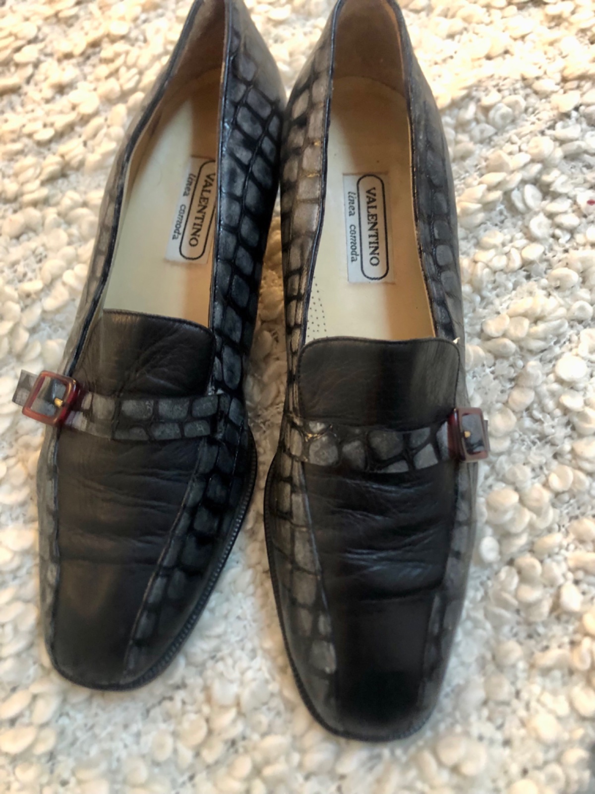 Mocassin avec un petit tallon tres confortable  Valentino en cuir  