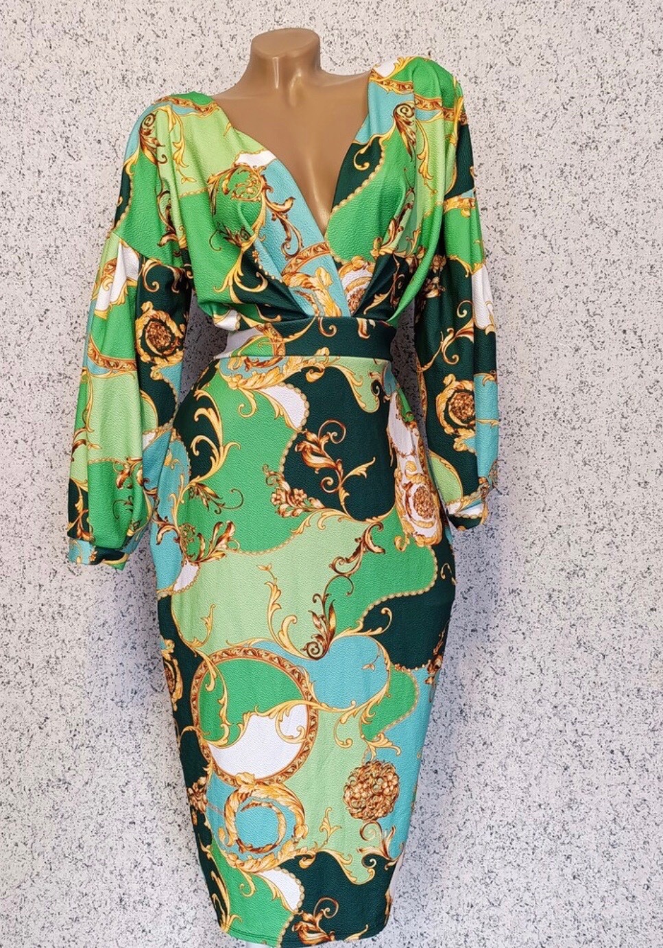 Jolie robe Boohoo mi-longue