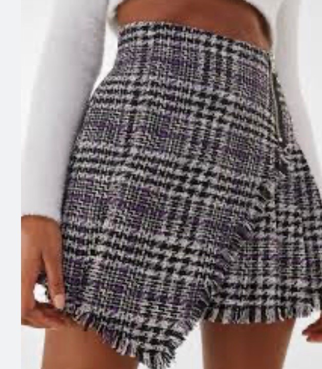 Joli Mini -Jupe  évasée Bershka a carreaux noir ,blanc et violet 💜🤍🖤🤍