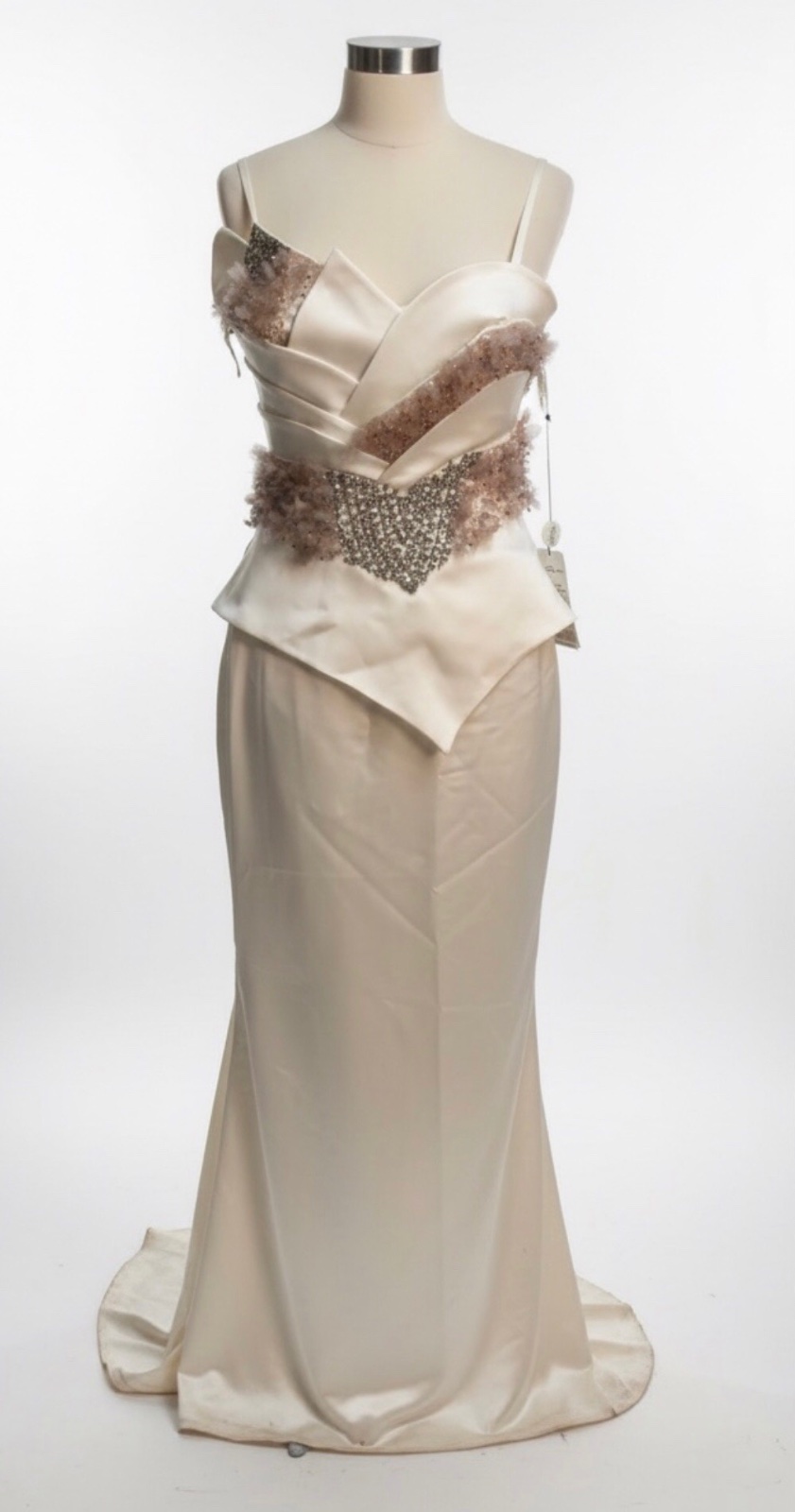2 pieces ( ensembles Habillè) tout neuf jai 2 ensemle taille 42 et taille 44 made Turkie en satin doux et brillant  jupe sirene