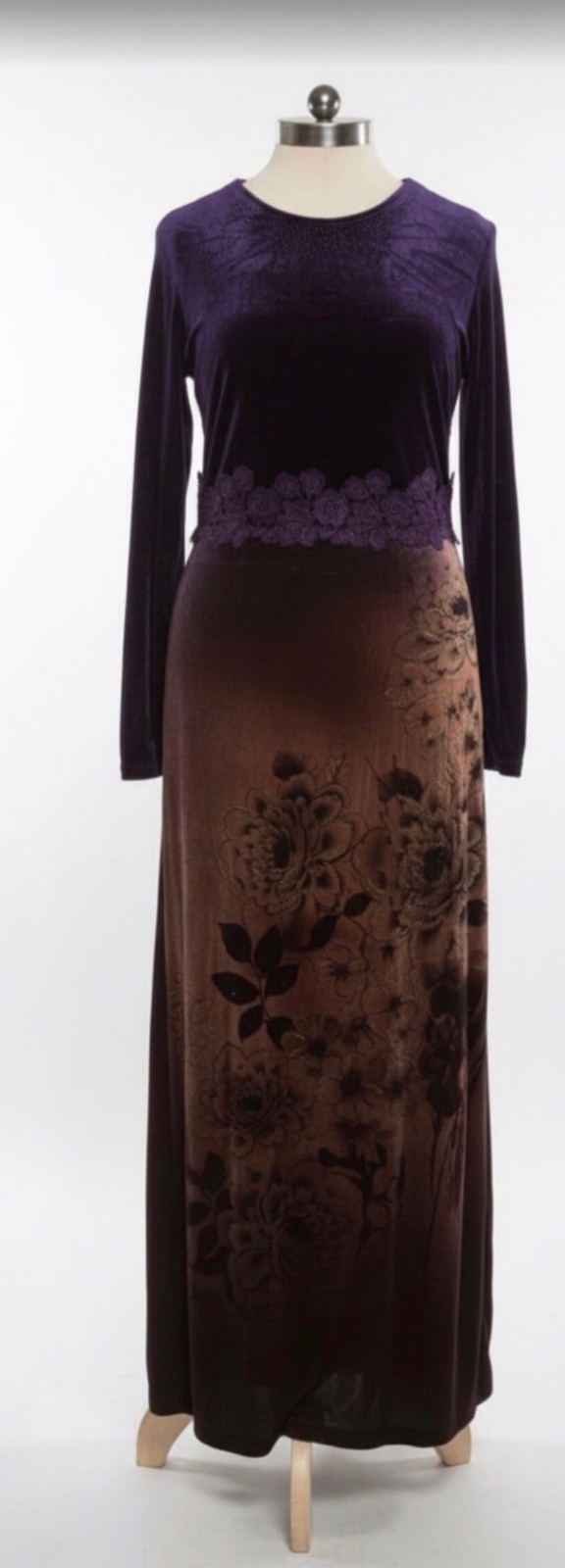 Robe longue en velours couleur mauve et grège 