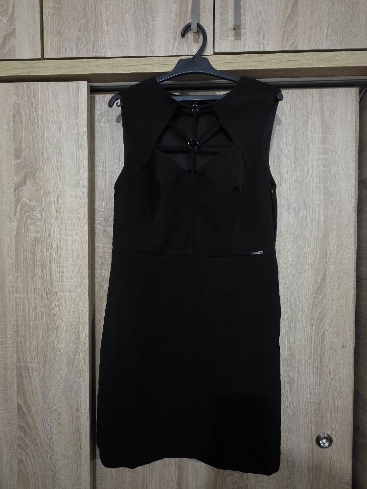 Robe noire Guess