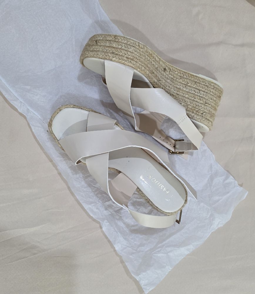 Compensées beige excellent état 