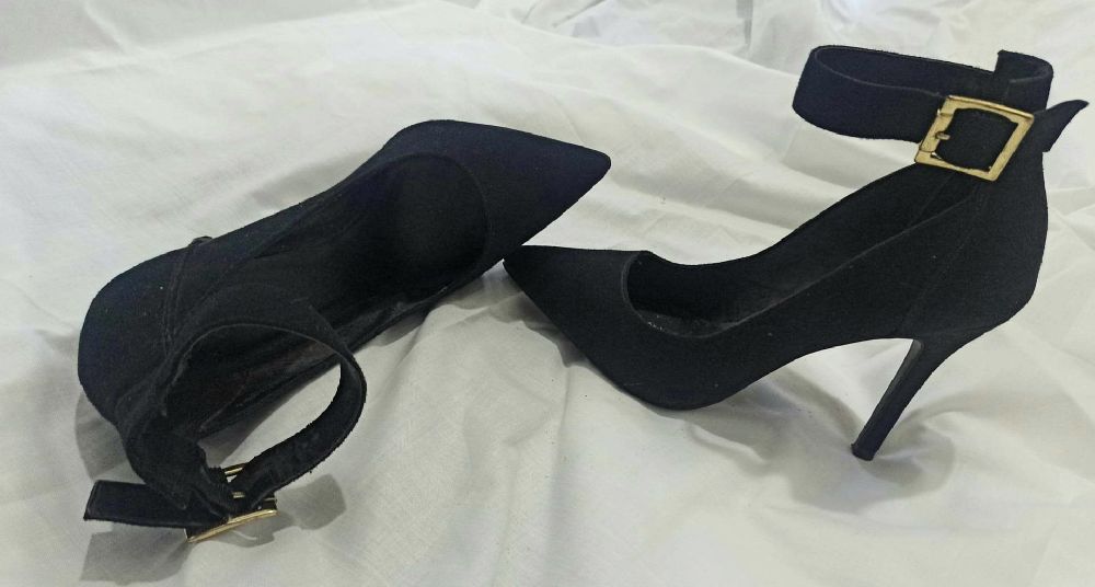 Lot escarpins noire robe zara 