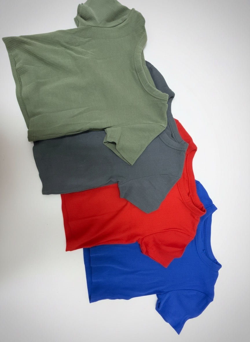 Lot de 4 t-shirts essentiels: Kaki, Gris, Rouge, Bleu. Taille XS