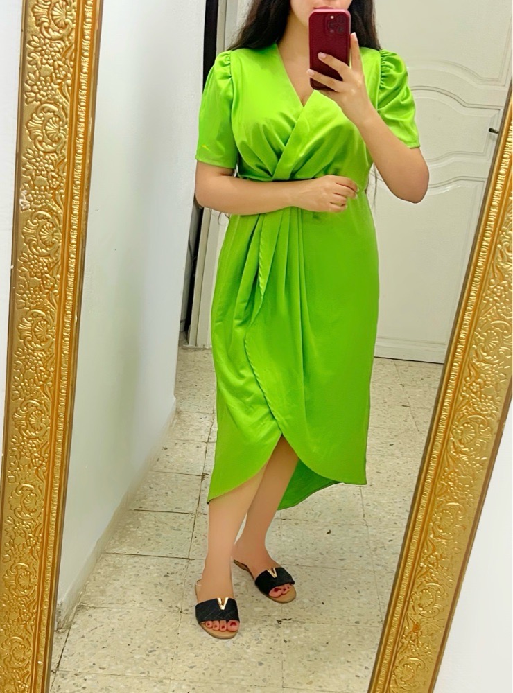 Robe satinée vert citron 