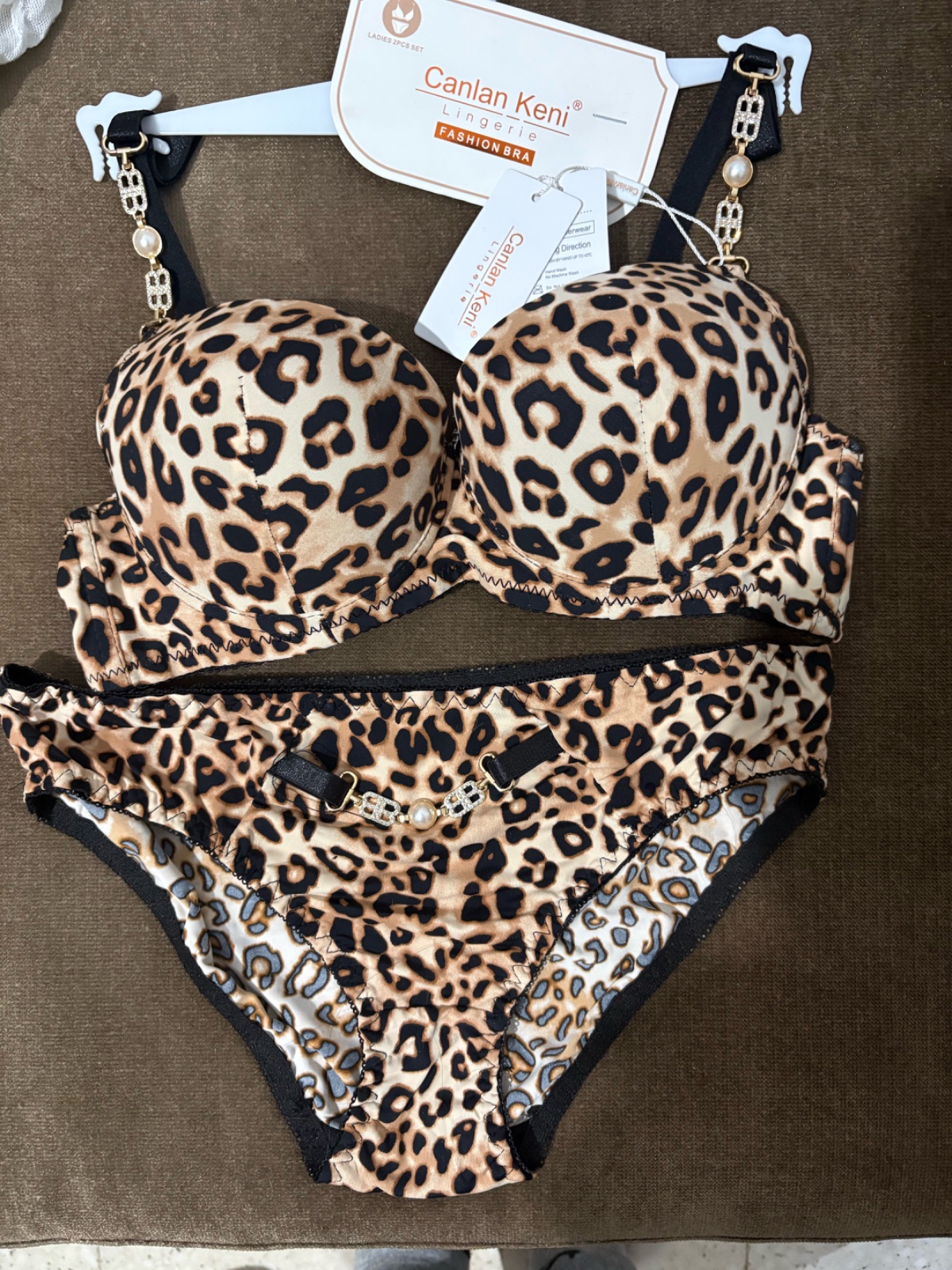 2 pieces neufs avec etiquettes 