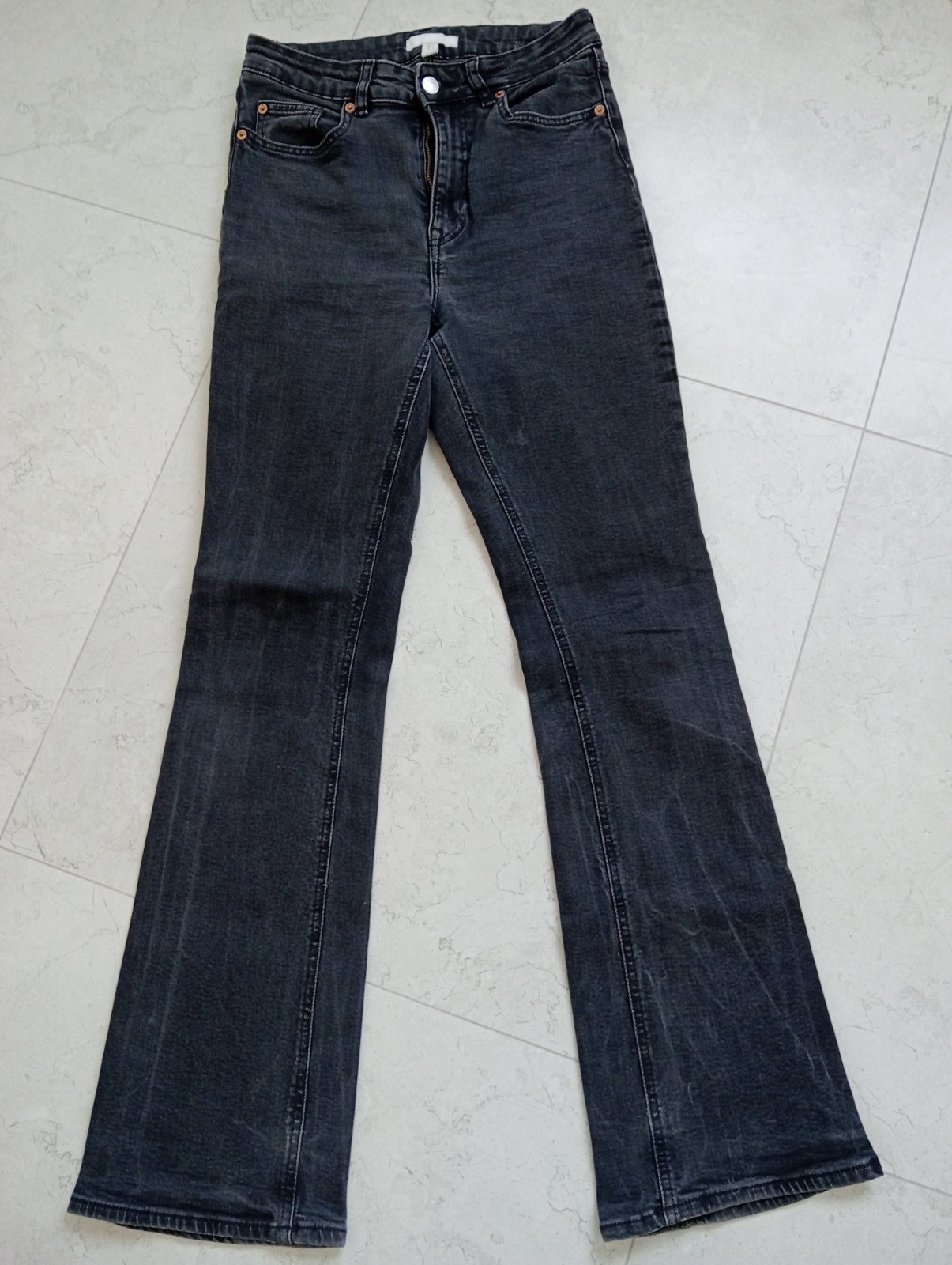 Pantalon gris foncé patte d'éléphant 
