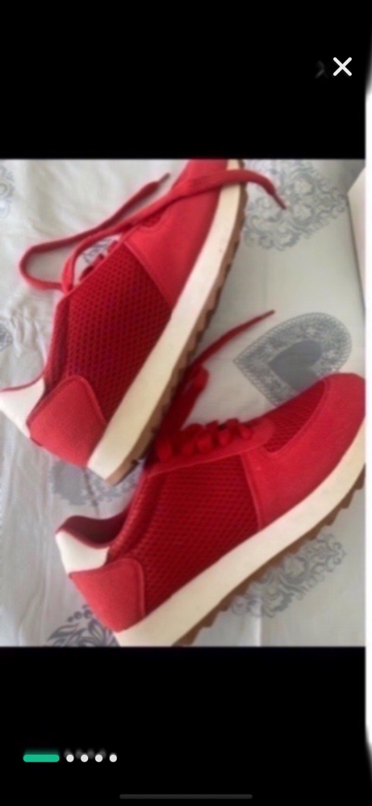 Baskets rouge