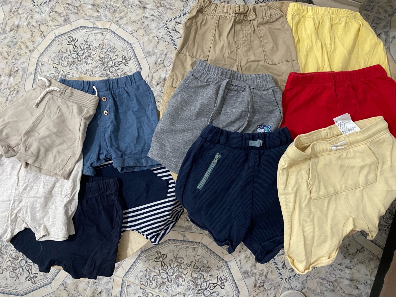 Lot de 11 shorts 