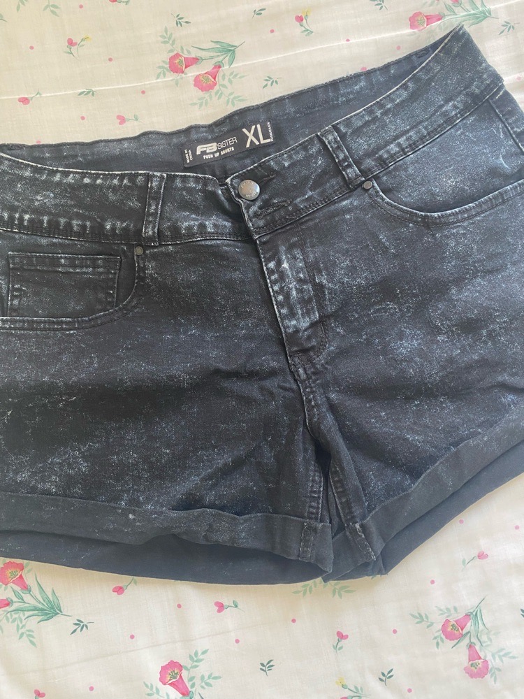 Short jeans