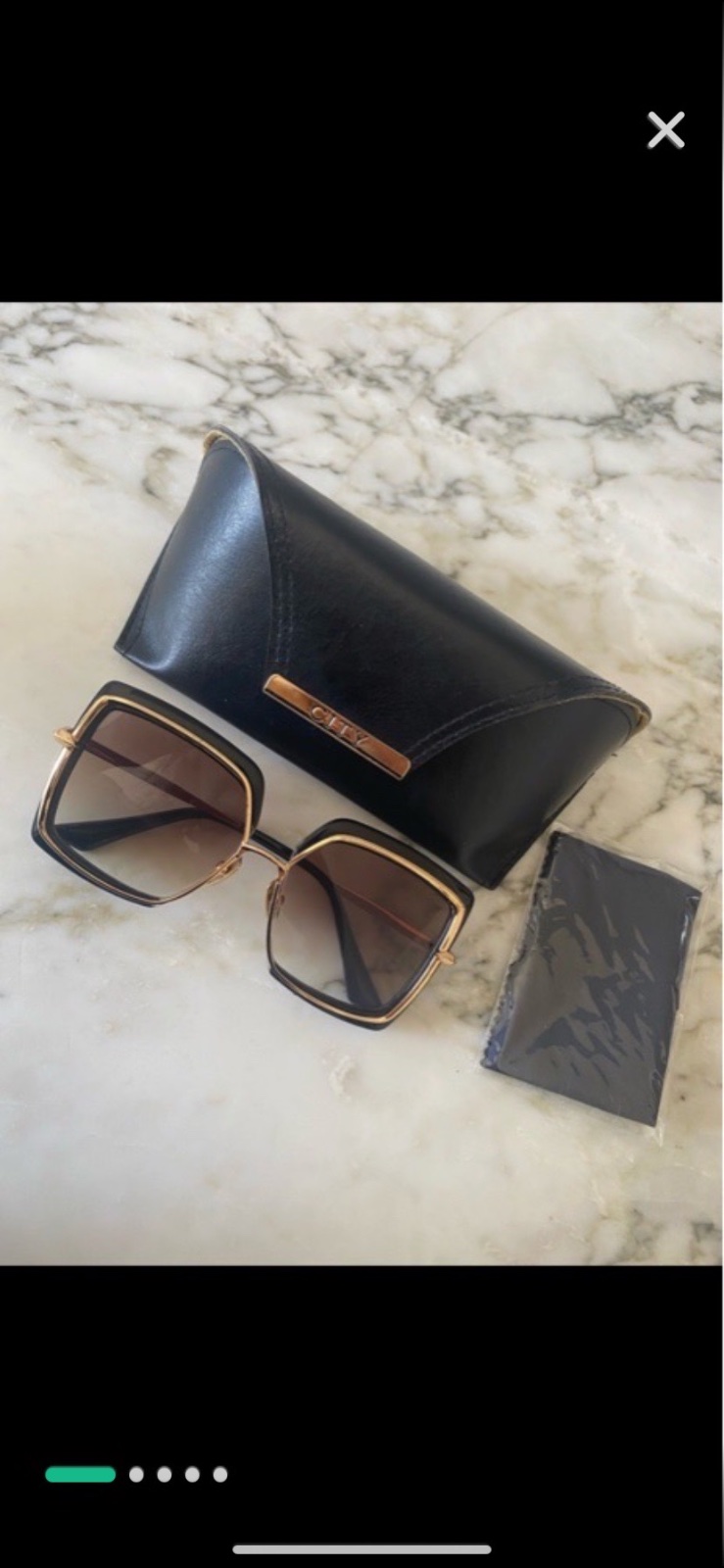 Lunettes noir de la marque cite 